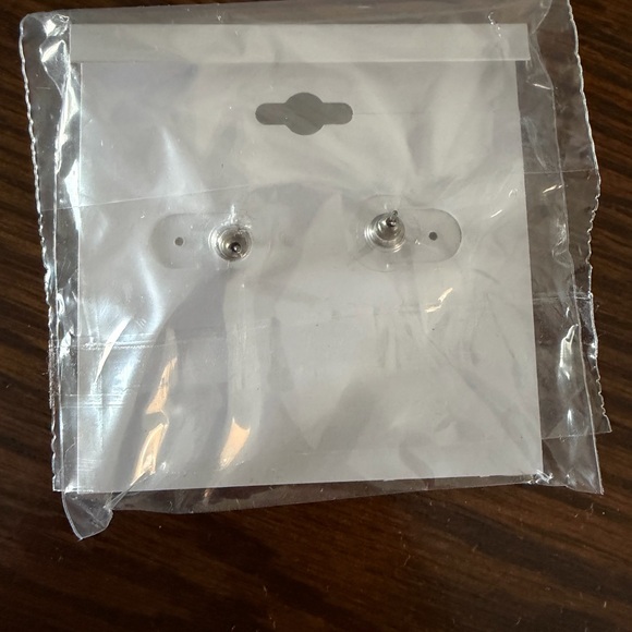 Sonoma Gold and Pearl round Earrings - Picture 2 of 2